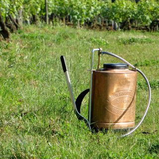 Back hand sprayer for the biodynamic preparations